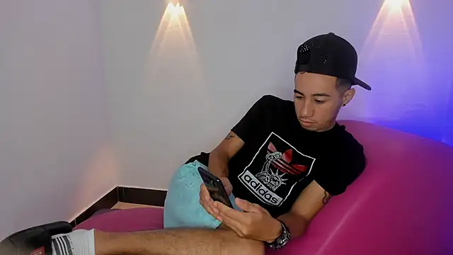 Snapshot of Threesome-no-mercy chatting on 09-18-25, 01:25 Threesome-no-mercy online show from 09-18-25, 01:25