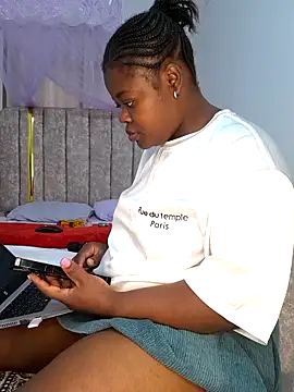 Snapshot of catehorny chatting on 09-27-25, 07:14 catehorny online show from 09-27-25, 07:14