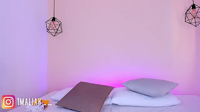 Snapshot of Dasha-b chatting on 10-10-25, 08:42 Dasha-b online show from 10-10-25, 08:42