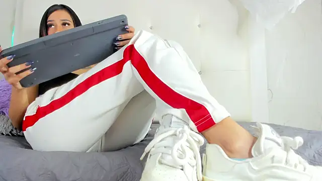 Little Jenni online show from 10-25-25, 01:56