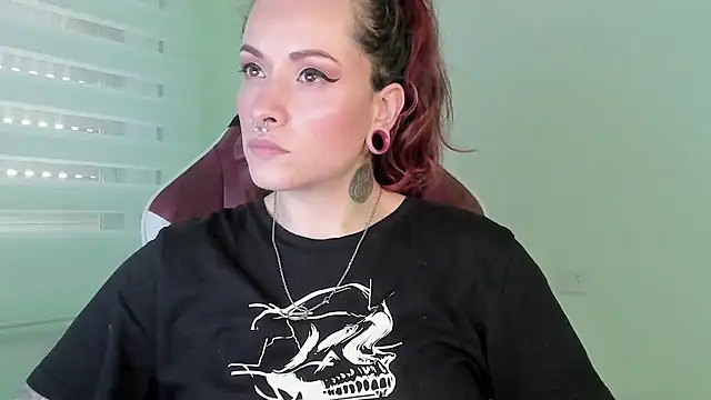 Snapshot of Domina_Deivis chatting on 02-21-25, 03:21 Domina Deivis online show from 02-21-25, 03:21