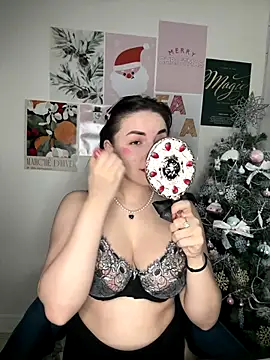 HoneySweetBee online show from 12-15-25, 05:24