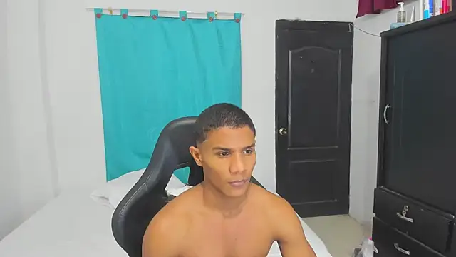 Snapshot of corzoethan chatting on 10-22-25, 01:27 corzoethan online show from 10-22-25, 01:27