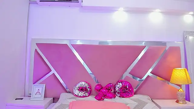 Snapshot of NinnaVous chatting on 01-13-26, 02:10 NinnaVous online show from 01-13-26, 02:10