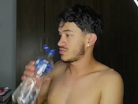 Snapshot of FelipheLive chatting on 02-11-26, 05:18 FelipheLive online show from 02-11-26, 05:18