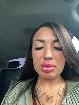 Snapshot of RuslanaXX chatting on 02-11-26, 06:46 RuslanaXX online show from 02-11-26, 06:46