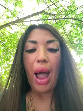 Snapshot of RuslanaXX chatting on 06-07-26, 05:45 RuslanaXX online show from 06-07-26, 05:45