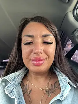 Snapshot of RuslanaXX chatting on 02-14-26, 06:24 RuslanaXX online show from 02-14-26, 06:24