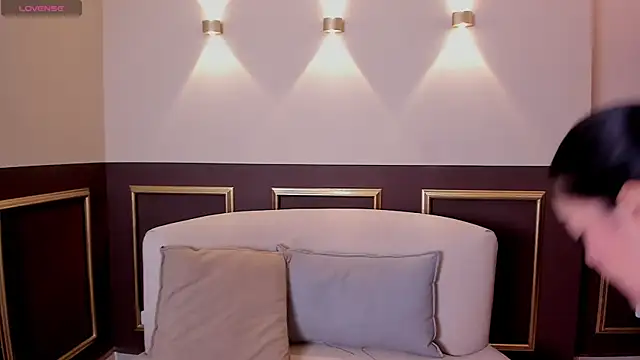 lexiethompson  online show from 01-12-26, 12:12