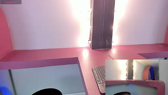 lexiethompson  online show from 11-25-25, 12:16