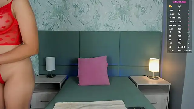 lexiethompson  online show from 09-23-25, 12:12