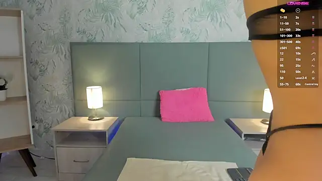 lexiethompson  online show from 09-15-25, 12:16