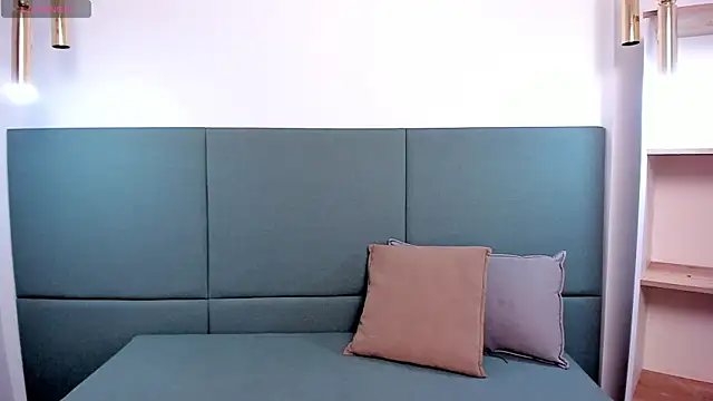 lexiethompson  online show from 01-10-26, 12:11