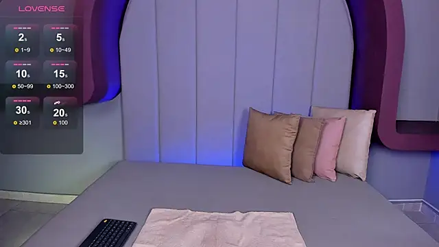 lexiethompson  online show from 09-19-25, 12:09