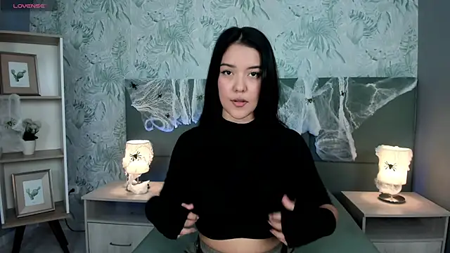 lexiethompson  online show from 10-17-25, 12:18