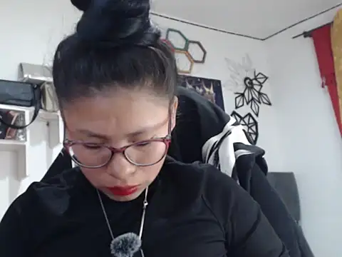 Alizon95 online show from 03-25-26, 07:57