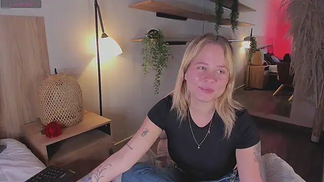 Snapshot of stefanny_ruiz_ chatting on 03-13-25, 12:56 stefanny ruiz online show from 03-13-25, 12:56