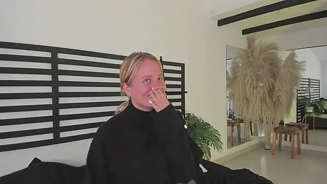 Snapshot of stefanny_ruiz_ chatting on 02-18-25, 06:37 stefanny ruiz online show from 02-18-25, 06:37