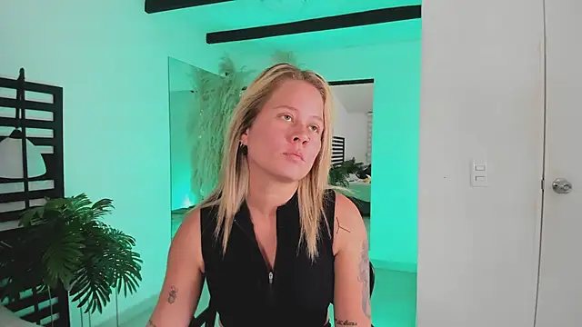 Snapshot of stefanny_ruiz_ chatting on 01-28-25, 03:25 stefanny ruiz online show from 01-28-25, 03:25