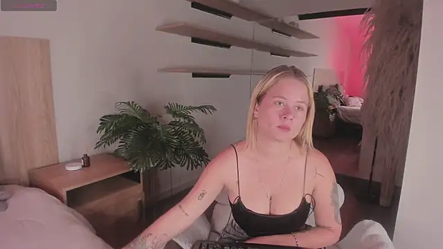 Snapshot of stefanny_ruiz_ chatting on 03-05-25, 12:33 stefanny ruiz online show from 03-05-25, 12:33