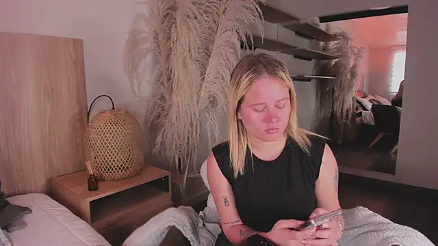 Snapshot of stefanny_ruiz_ chatting on 03-10-25, 01:00 stefanny ruiz online show from 03-10-25, 01:00