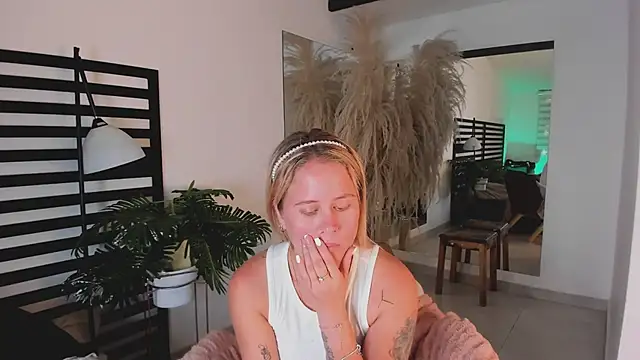 Snapshot of stefanny_ruiz_ chatting on 02-14-25, 03:58 stefanny ruiz online show from 02-14-25, 03:58