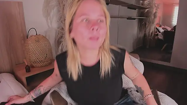 Snapshot of stefanny_ruiz_ chatting on 03-10-25, 04:03 stefanny ruiz online show from 03-10-25, 04:03