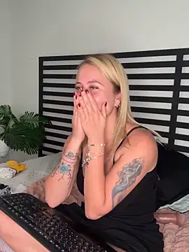 Snapshot of stefanny_ruiz_ chatting on 01-29-25, 03:47 stefanny ruiz online show from 01-29-25, 03:47