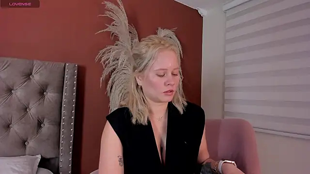 Snapshot of stefanny_ruiz_ chatting on 01-13-26, 12:20 stefanny ruiz online show from 01-13-26, 12:20