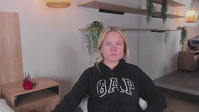 Snapshot of stefanny_ruiz_ chatting on 03-22-25, 12:14 stefanny ruiz online show from 03-22-25, 12:14