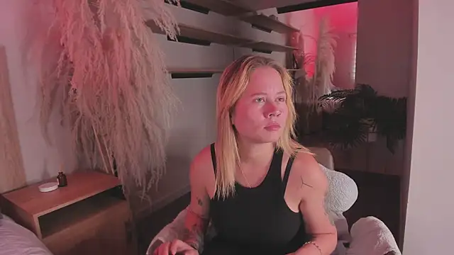 Snapshot of stefanny_ruiz_ chatting on 03-06-25, 12:30 stefanny ruiz online show from 03-06-25, 12:30