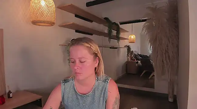 Snapshot of stefanny_ruiz_ chatting on 03-15-25, 03:27 stefanny ruiz online show from 03-15-25, 03:27