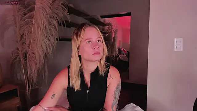 Snapshot of stefanny_ruiz_ chatting on 03-11-25, 12:17 stefanny ruiz online show from 03-11-25, 12:17