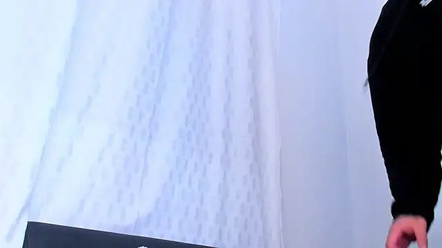 Snapshot of NoahhBrown chatting on 10-15-25, 11:35 NoahhBrown online show from 10-15-25, 11:35