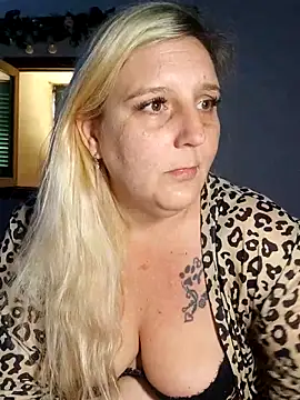 BecciDeluxe online show from 05-19-26, 08:32