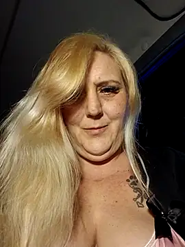 BecciDeluxe online show from 12-22-25, 08:42