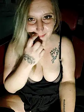 BecciDeluxe online show from 11-28-25, 08:20