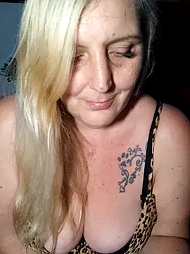 BecciDeluxe online show from 05-24-26, 12:32