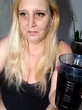 BecciDeluxe online show from 03-15-26, 02:57