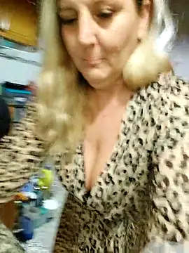 BecciDeluxe online show from 11-11-25, 09:53