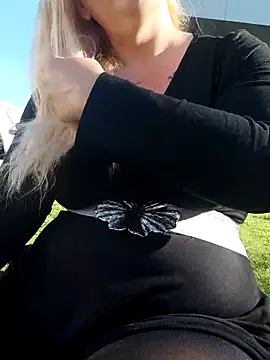 BecciDeluxe online show from 02-24-26, 03:13