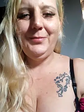 BecciDeluxe online show from 01-18-26, 07:50