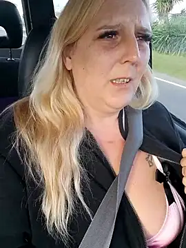 BecciDeluxe online show from 01-12-26, 03:19