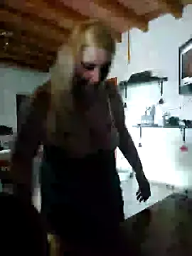 BecciDeluxe online show from 12-14-25, 01:17