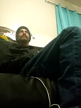 Snapshot of LongDickZee562 chatting on 12-24-24, 05:27 LongDickZee562 online show from 12-24-24, 05:27