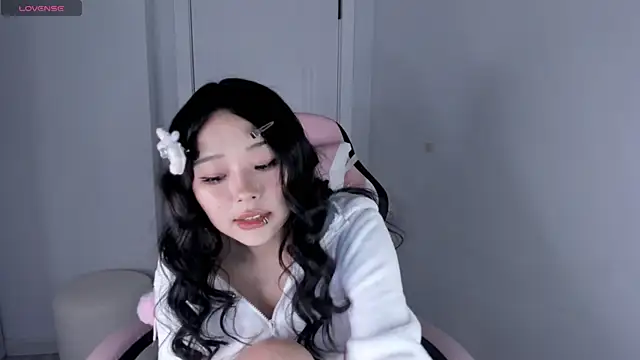 hee young11 online show from 11-21-25, 05:34