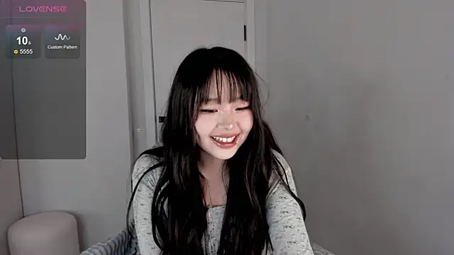 Snapshot of hee_young11 chatting on 10-10-25, 11:38 hee young11 online show from 10-10-25, 11:38