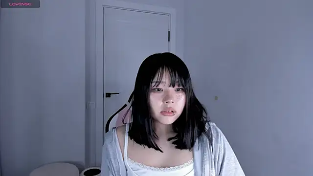 hee young11 online show from 12-14-25, 06:57