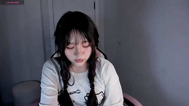 hee young11 online show from 10-26-25, 07:36