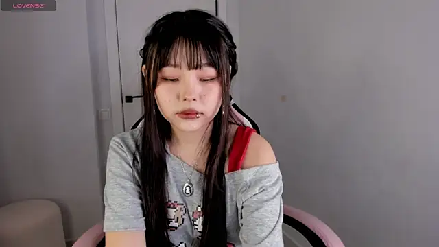 Snapshot of hee_young11 chatting on 09-19-25, 06:01 hee young11 online show from 09-19-25, 06:01